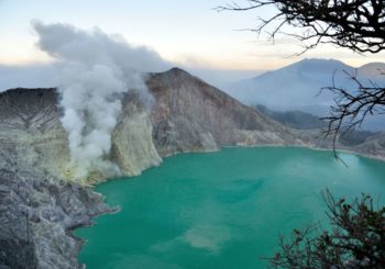 Онлайн веб камера Индонезия вулкан Иджен